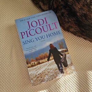 4/$20 Jodi Picoult - Sing you Home -‎ Paperback